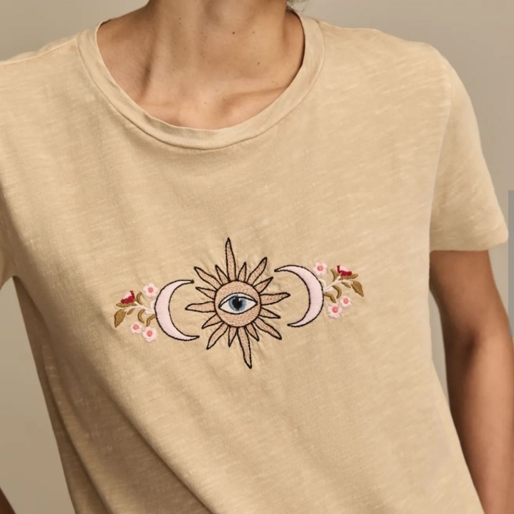 NWT Lucky Brand Sun Moon Eye Embroidered Graphic Tee Size S Boho Celestial S